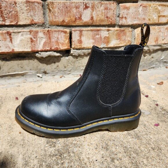 Dr. Martens 2976 Chelsea Boots Womens Size 8 Black Leather Slip On Yellow Stitch - Picture 7 of 13